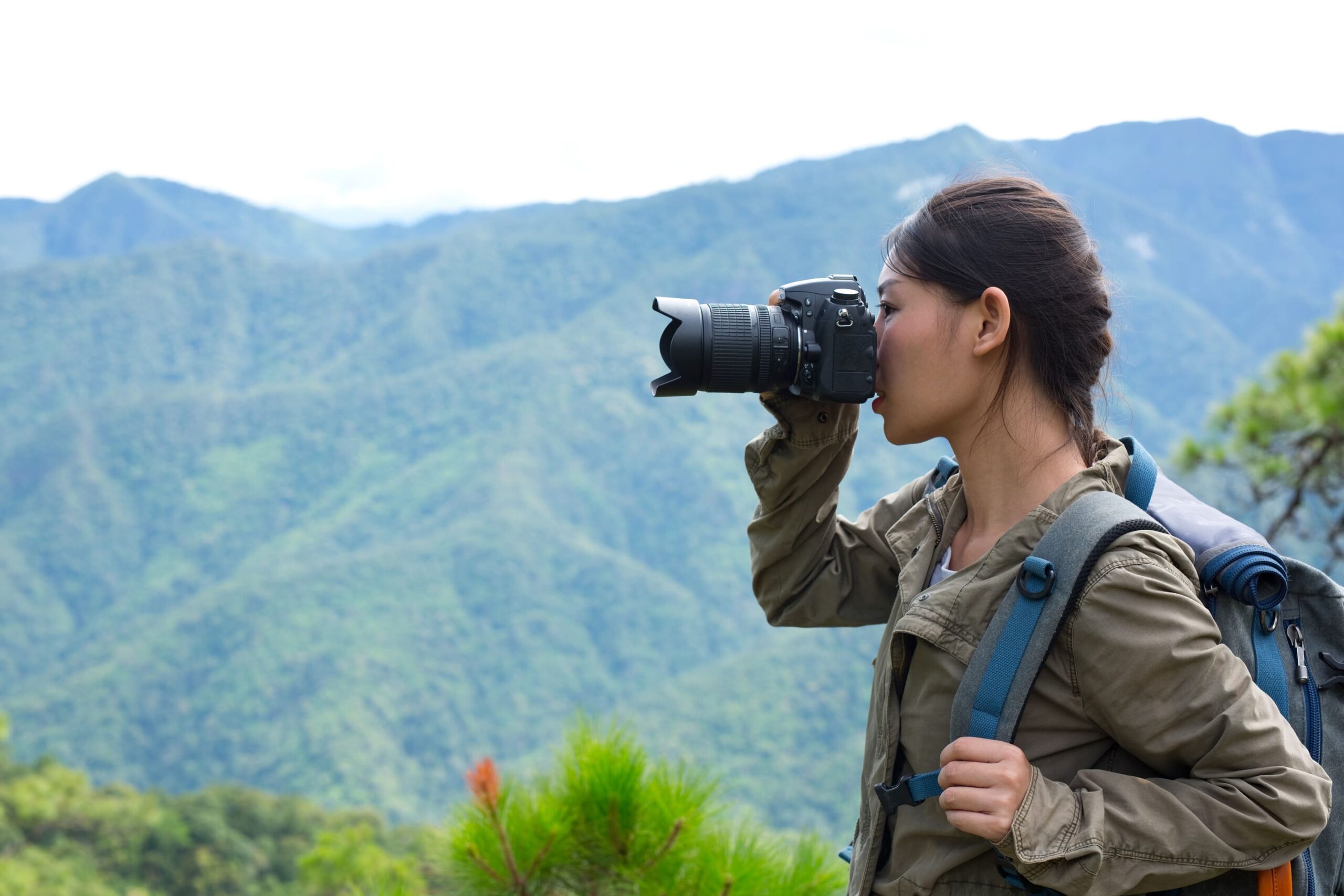 woman-with-camera-world-photographer-day (2)